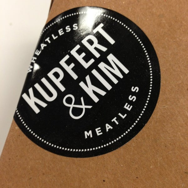 Снимок сделан в Kupfert &amp; Kim (First Canadian Place) пользователем Sabeen 1/4/2013