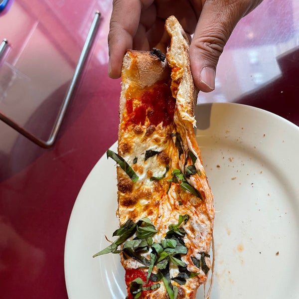 10/5/2022 tarihinde Manish P.ziyaretçi tarafından John&#39;s Pizzeria'de çekilen fotoğraf