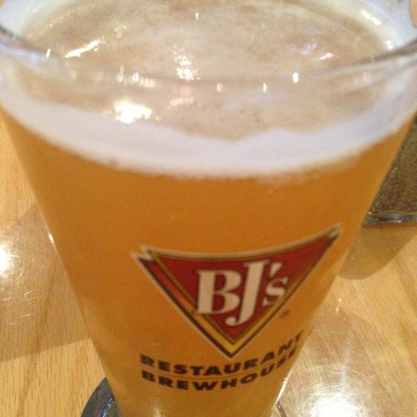 Photo taken at BJ&#39;s Restaurant &amp; Brewhouse by Tommy S. on 5/3/2013