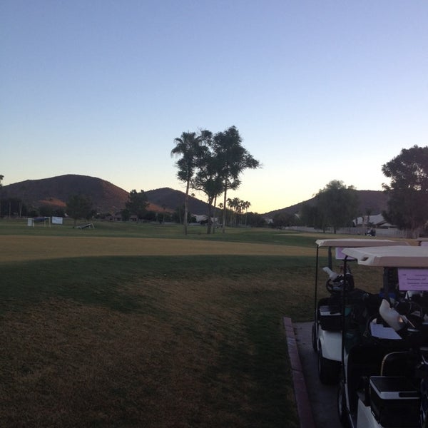รูปภาพถ่ายที่ The Legend at Arrowhead Golf Club โดย John F. เมื่อ 10/2/2013