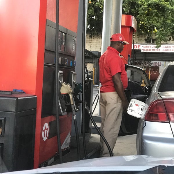 Centro de Servicios Don Tomás Gómez Checo Fuel Station in Santo Domingo