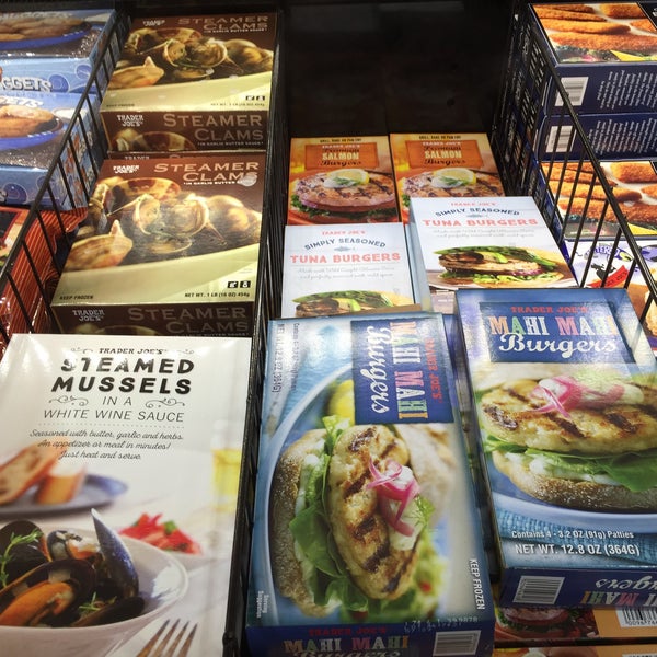 Trader Joe's Grocery Store in Oak Park