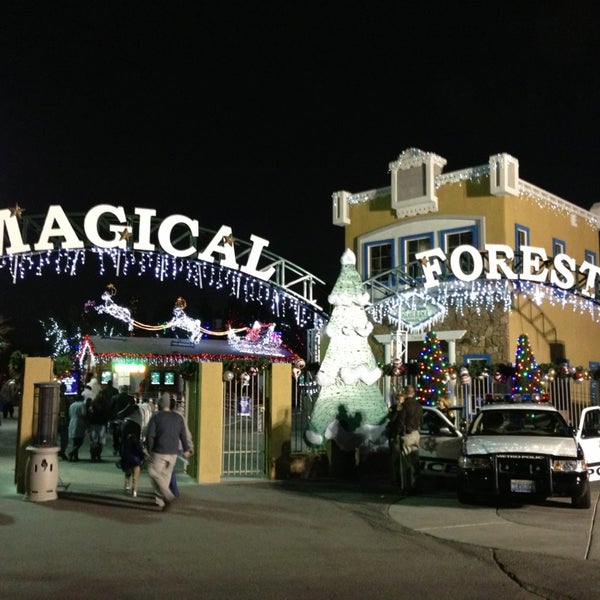 รูปภาพถ่ายที่ Magical Forest at Opportunity Village โดย Jonathan L. เมื่อ 12/18/2012