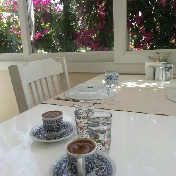 รูปภาพถ่ายที่ Marko Paşa Bitez Restaurant&amp;Cafe โดย Gamze B. เมื่อ 4/30/2016