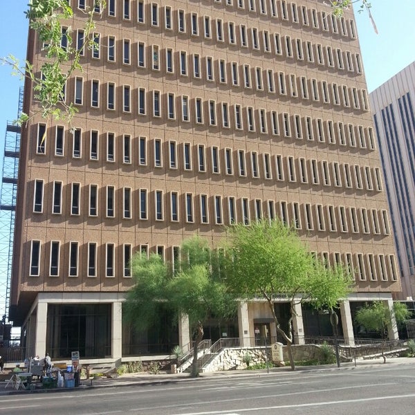 Быстрый лифт. Стеклянный навес из нержавеющей стали. Человек и архитектура. Отделка лифтового холла. Лифт.