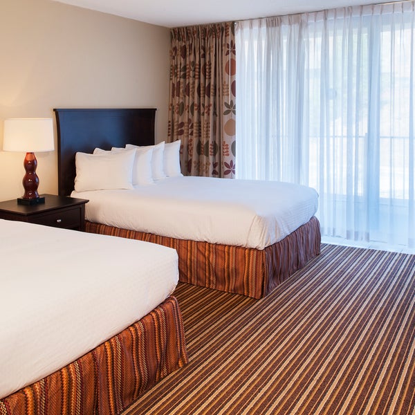 6/9/2014 tarihinde Aksarben Suites Omahaziyaretçi tarafından DoubleTree Suites by Hilton Hotel Omaha'de çekilen fotoğraf