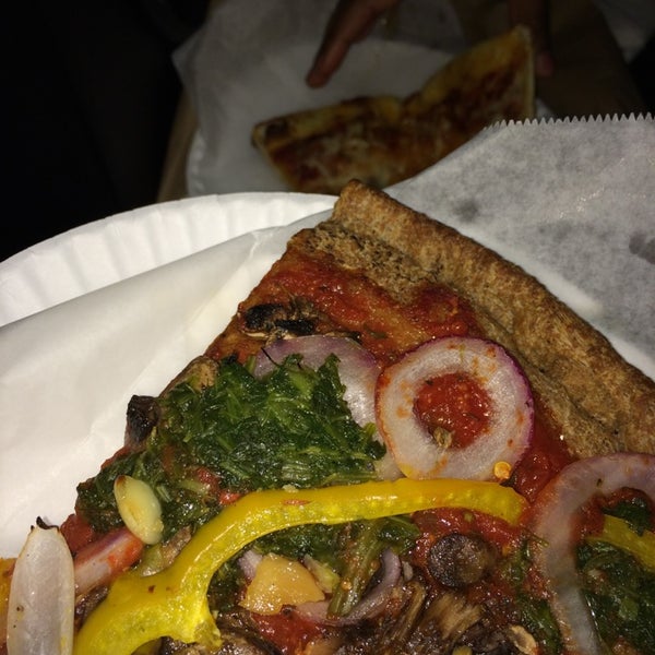 Foto tirada no(a) Aperitivo Pizza Bar por Tristan J. em 5/22/2014