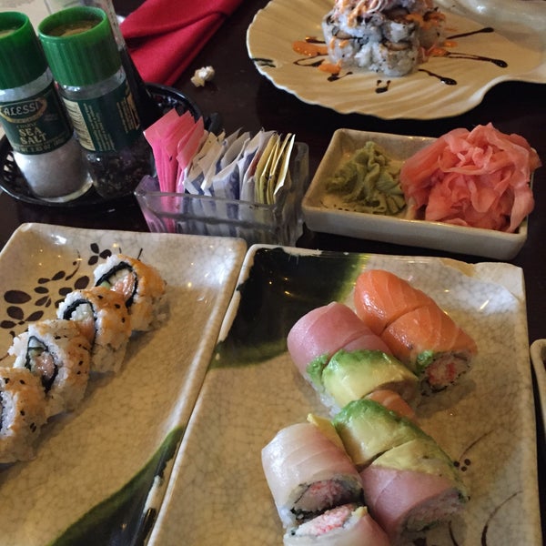 รูปภาพถ่ายที่ Koizi Endless Hibachi &amp; Sushi Eatery โดย Fletch 🇹🇹 เมื่อ 3/23/2015