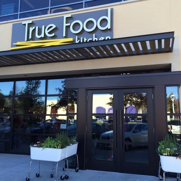 Photo taken at True Food Kitchen by Bev G U. on 12/4/2013
