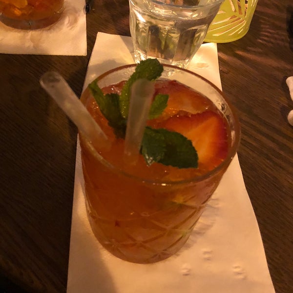 Das Foto wurde bei SPIN Cocktail Bar von jojia am 5/27/2018 aufgenommen