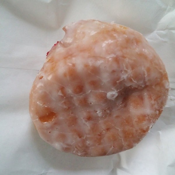 8/16/2014에 patrick n.님이 Donuts with a Difference에서 찍은 사진