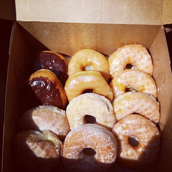 9/6/2014에 patrick n.님이 Donuts with a Difference에서 찍은 사진