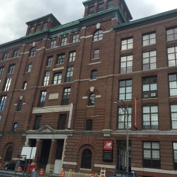 new balance factory store lawrence hours