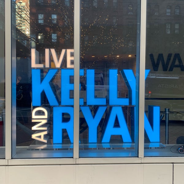 Foto tirada no(a) Live with Kelly &amp; Mark! por Christopher H. em 1/22/2019