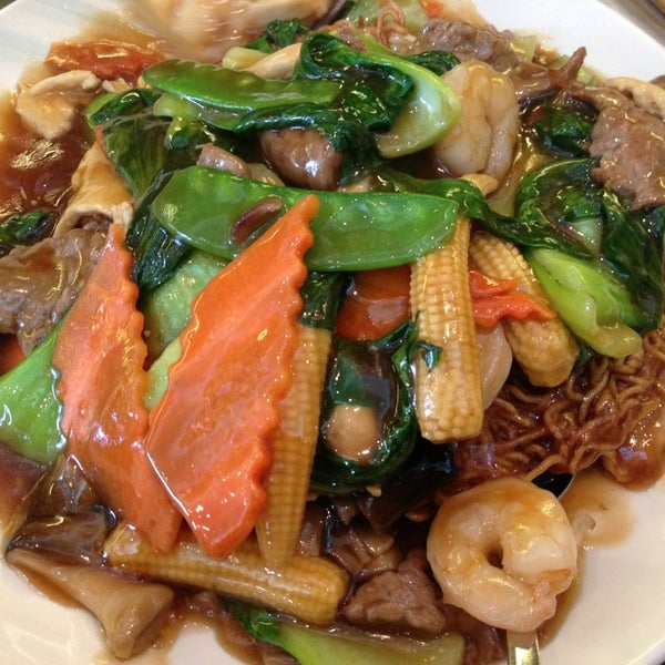 รูปภาพถ่ายที่ Shanghai Cuisine 33 โดย Julieta F. เมื่อ 1/18/2013