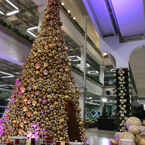 Foto tirada no(a) Shopping Lar Center por Ana L. em 12/30/2018