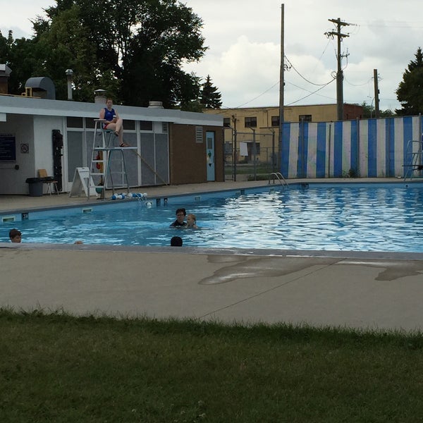 Lion S Pool Fort Garry Winnipeg Mb