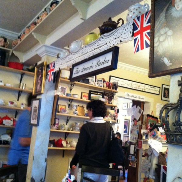 Das Foto wurde bei English Tea Room von Teri P. am 12/27/2012 aufgenommen