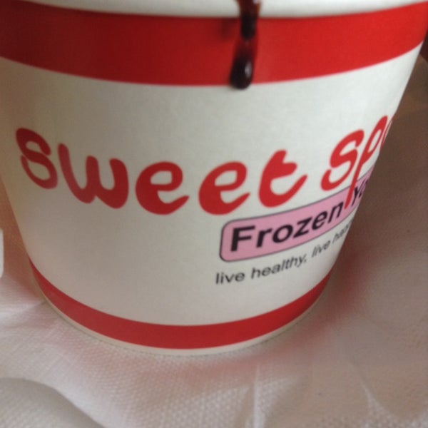 Foto diambil di Sweet Spot Frozen Yogurt oleh Kassandra V. pada 6/17/2014
