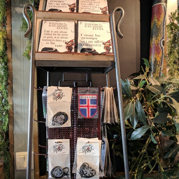 Das Foto wurde bei Blómasetríð - Kaffi Kyrrð von Ivan A. am 3/31/2018 aufgenommen