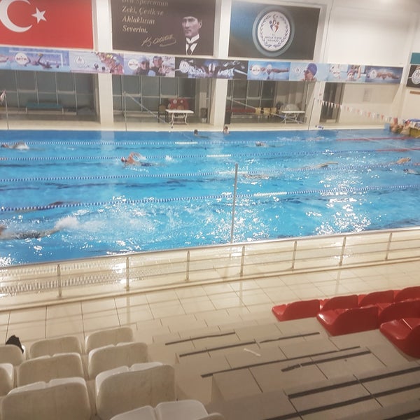 Foto tirada no(a) Burhan Felek | Yüzme Havuzu por Heykeltraş A. em 1/16/2018