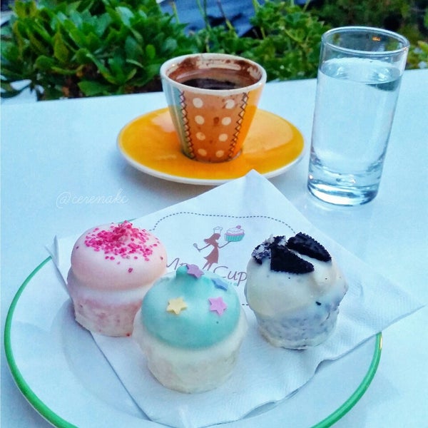 Foto tomada en Mrs. Cupcake  por Ceren Ö. el 9/3/2014