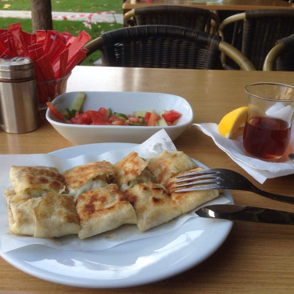 11/17/2014 tarihinde Binnur C.ziyaretçi tarafından sanus restaurant|café'de çekilen fotoğraf
