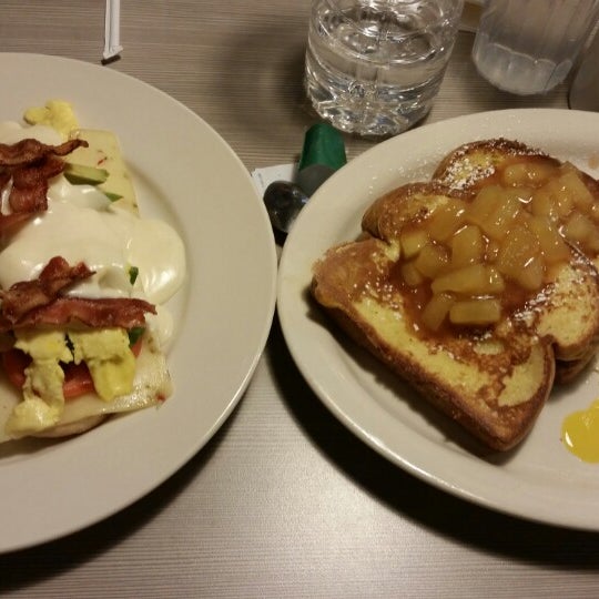 Photo taken at Perkins Restaurant &amp; Bakery by Melody d. on 3/28/2015