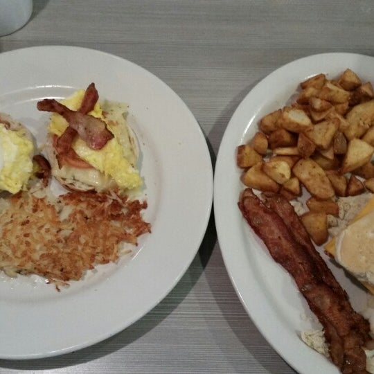 Photo taken at Perkins Restaurant &amp; Bakery by Melody d. on 3/10/2015