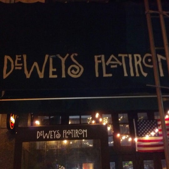 Photo taken at Dewey&#39;s Flatiron by Melody d. on 12/8/2012