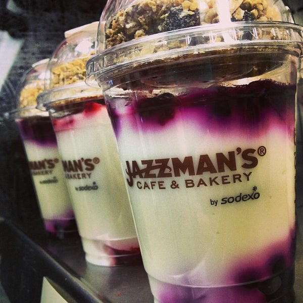 รูปภาพถ่ายที่ Jazzman&#39;s Cafe &amp; Bakery โดย UNH Dining เมื่อ 7/16/2013