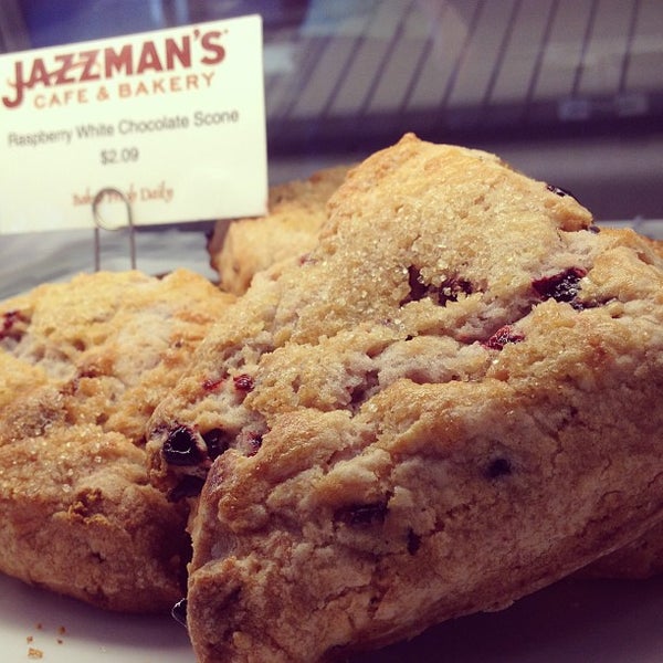รูปภาพถ่ายที่ Jazzman&#39;s Cafe &amp; Bakery โดย UNH Dining เมื่อ 7/30/2013