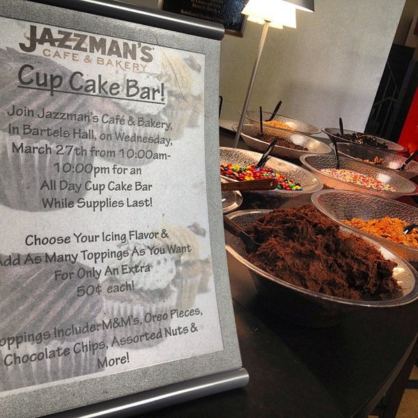 รูปภาพถ่ายที่ Jazzman&#39;s Cafe &amp; Bakery โดย UNH Dining เมื่อ 3/27/2013