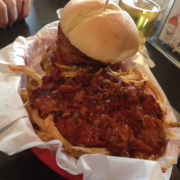 Foto diambil di Sinful Burger Sports Grill oleh Troy H. pada 6/27/2014