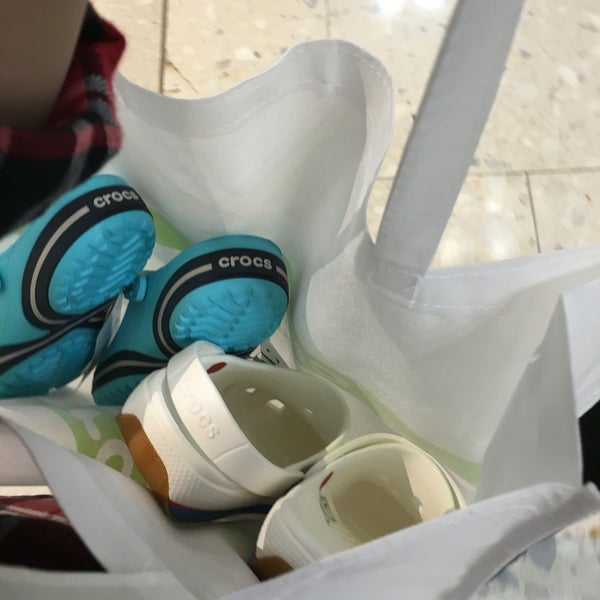 Crocs Outlet - Shoe Store in Tung Chung