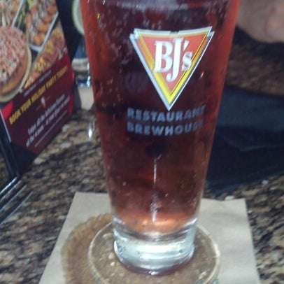 Photo taken at BJ&#39;s Restaurant &amp; Brewhouse by Michelle S. on 10/30/2012