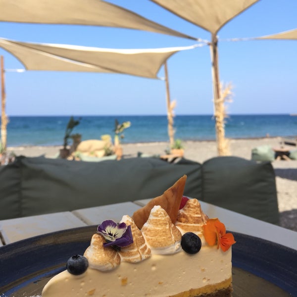 It is much more than a beach bar. Ingredients give authenticity to the dishes. Try the marinated octopus and the Anchovy “Xelourotos”. For dessert, lemon mousse.