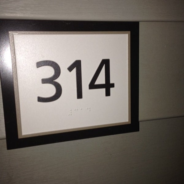 2/18/2014 tarihinde Tyler B.ziyaretçi tarafından Residence Inn by Marriott Seattle Bellevue'de çekilen fotoğraf