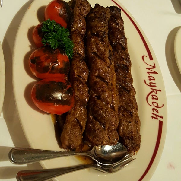 Снимок сделан в Maykadeh Persian Cuisine пользователем Zain R. 8/21/2016