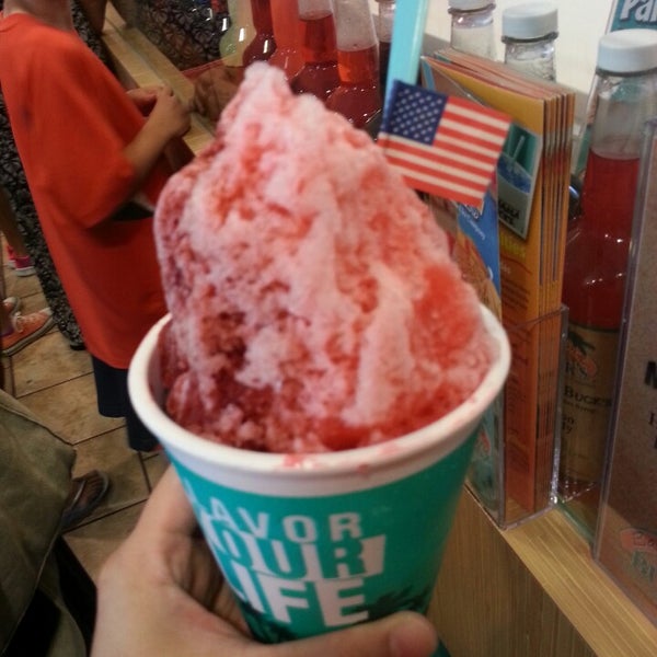 Photo taken at Bahama Buck&#39;s by Lisa L. on 6/15/2013