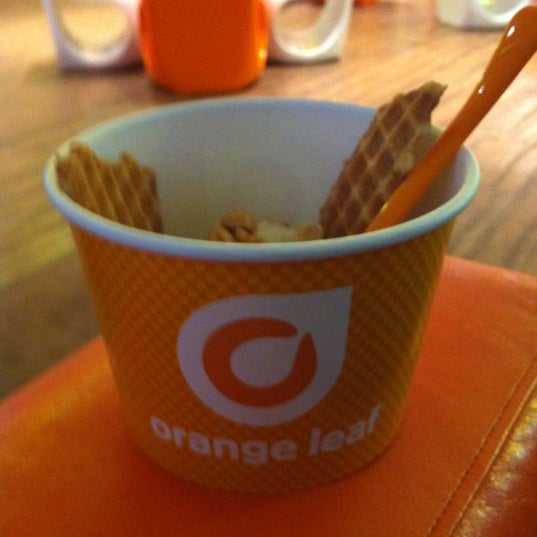 Das Foto wurde bei Orange Leaf Frozen Yogurt von Manuel M. am 10/23/2012 aufgenommen