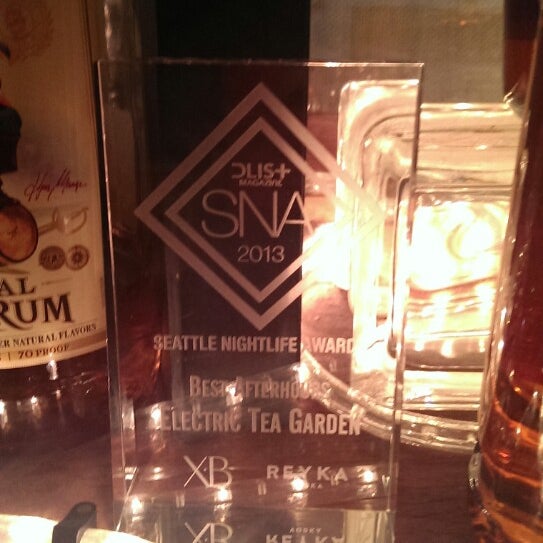 รูปภาพถ่ายที่ ETG (Electric Tea Garden) โดย tait c. เมื่อ 6/12/2013