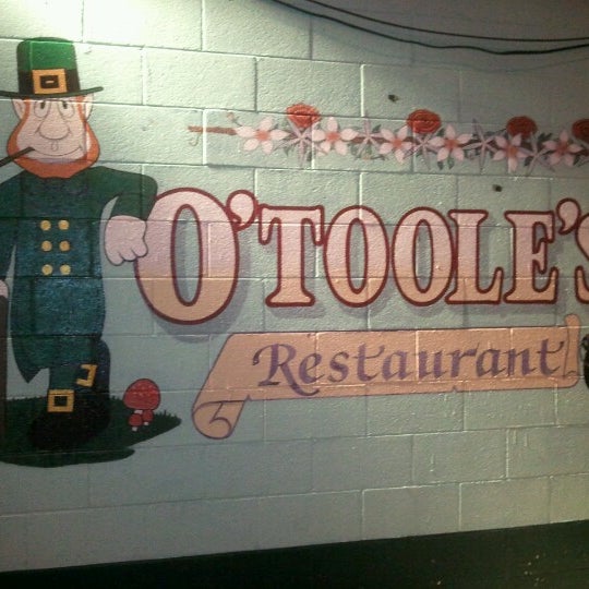 รูปภาพถ่ายที่ O&#39;Tooles Restaurant &amp; Pub โดย Carrie C. เมื่อ 10/12/2012