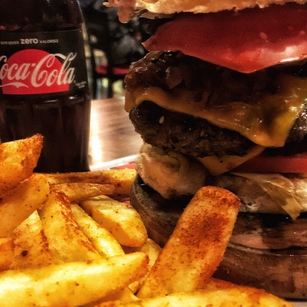 Foto scattata a Beeves Burger da Sevim O. il 9/11/2017