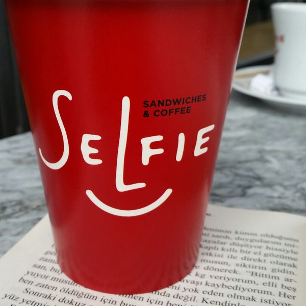 11/19/2014에 Eda A.님이 Selfie Sandwiches &amp; Coffee에서 찍은 사진