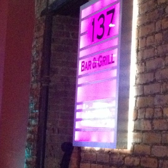 Foto diambil di 137 Bar &amp; Grill oleh Tim R. pada 12/9/2012