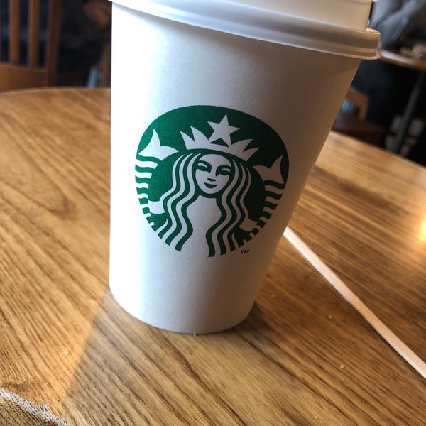 Снимок сделан в Starbucks пользователем Laura V. 3/6/2019