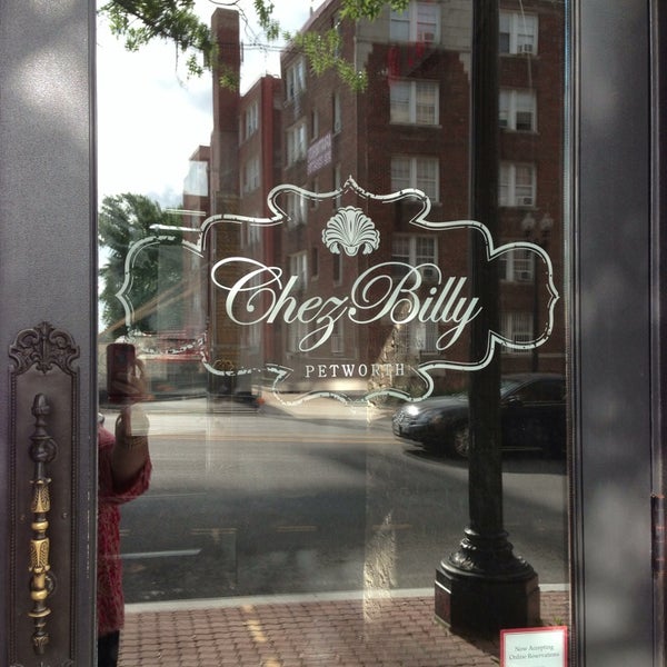 Foto diambil di Chez Billy oleh Tess F. pada 7/3/2013