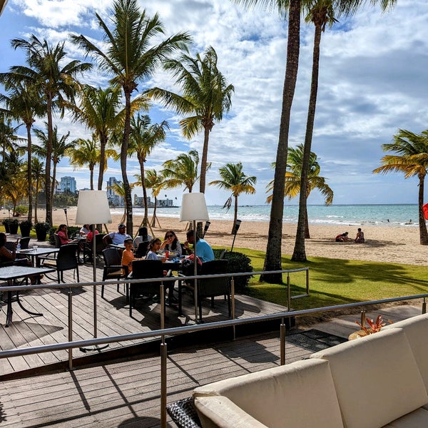 Photo prise au Sirena @ Courtyard by Marriott Isla Verde Beach Resort par Tanya V. le4/21/2022