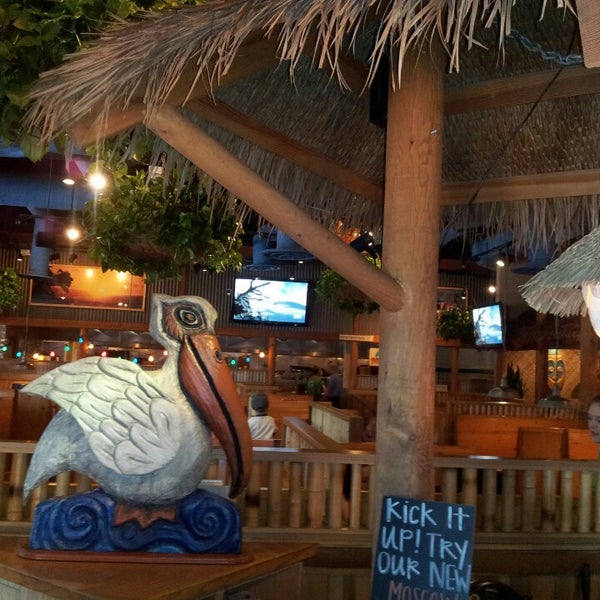 Foto scattata a Islands Restaurant da Tanya V. il 4/22/2013